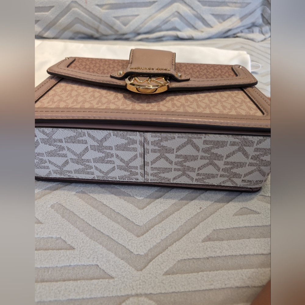 ❤️ SOLD ❤️ MK bundle - Picture 9 of 10